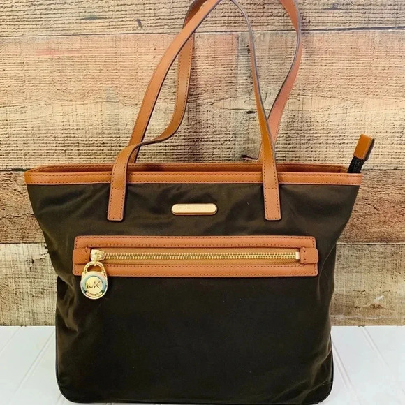 Michael Kors Purse  - Picture 1 of 8